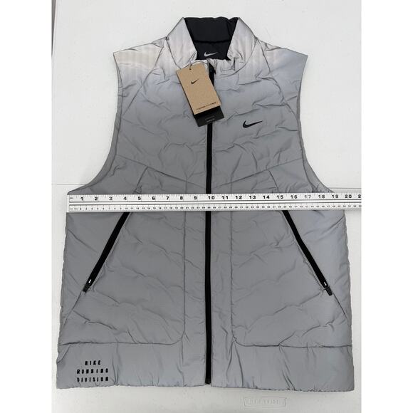 NWT Nike Running Division Therma-FIT ADV Running Reflective Silver/Gray Vest - Picture 10 of 16